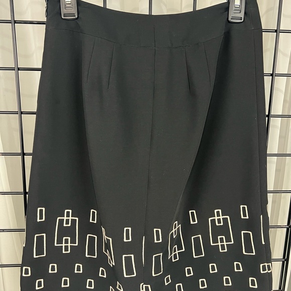 Chic Black Geometric Pencil Skirt - Picture 6 of 9